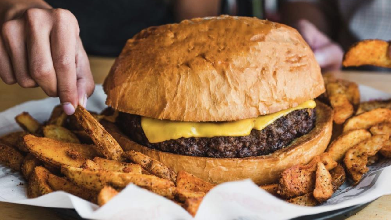 4. Fuddruckers