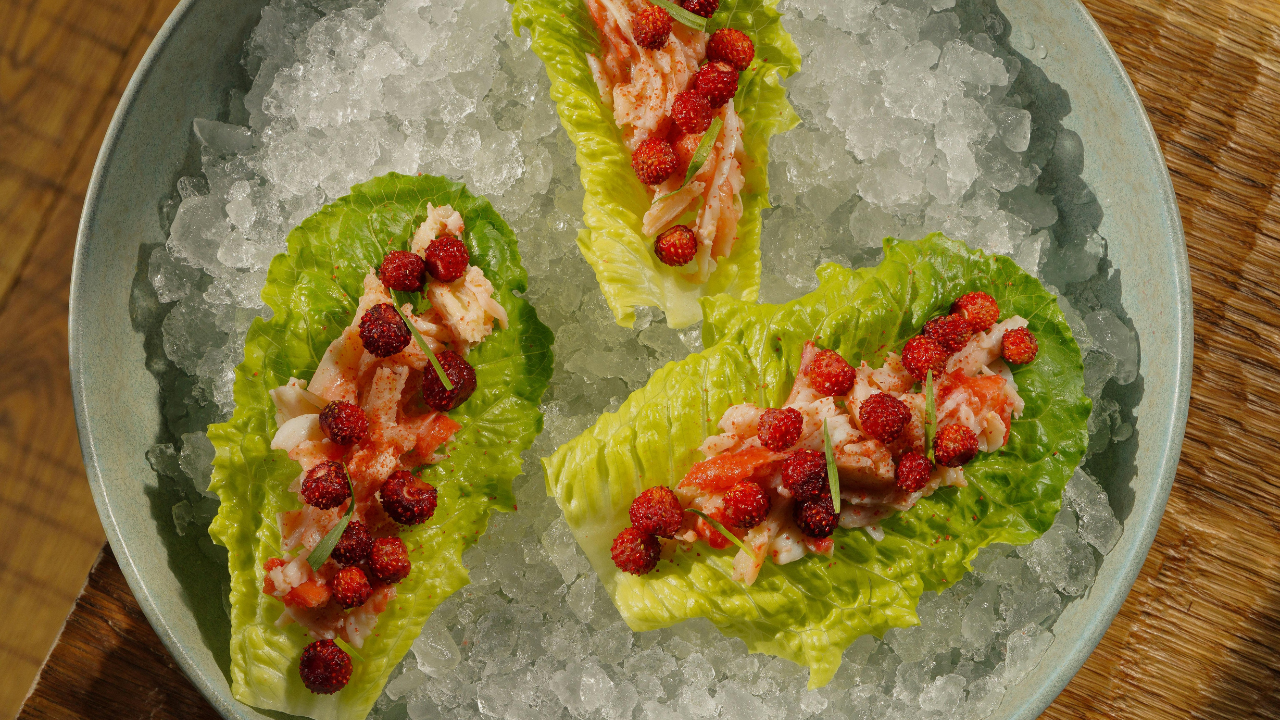 6. Use lettuce wraps instead of bread