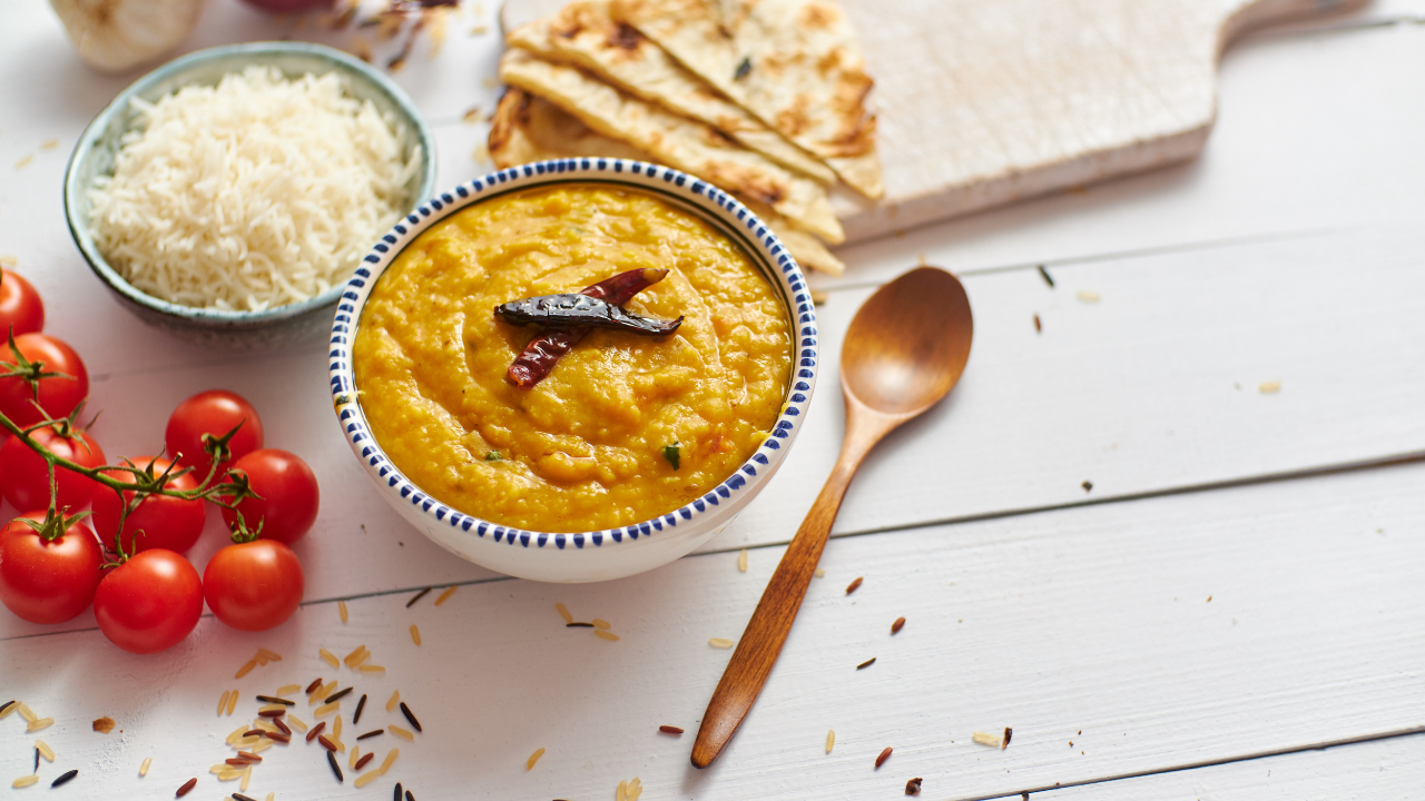 5. Coconut Dahl with Naans — India