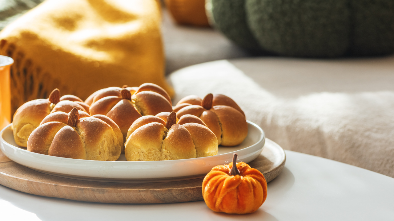17. Pretty pumpkin cinnamon buns