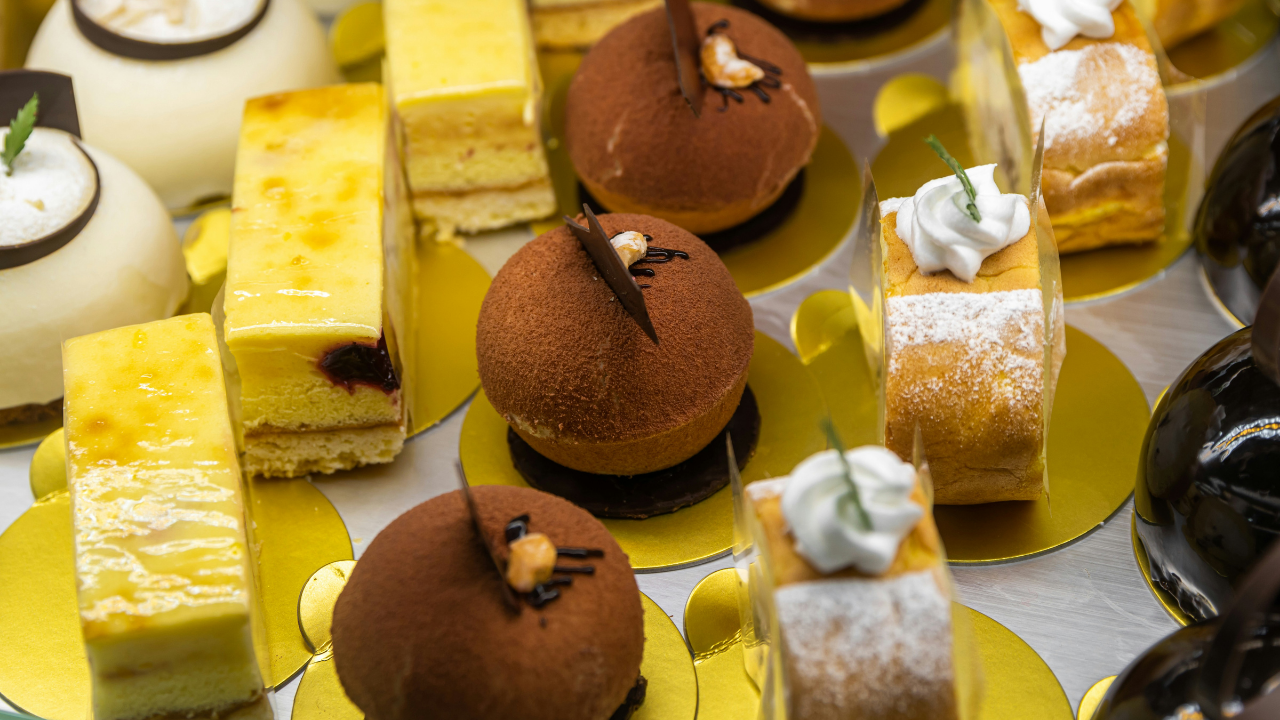 18. Mini rum cakes