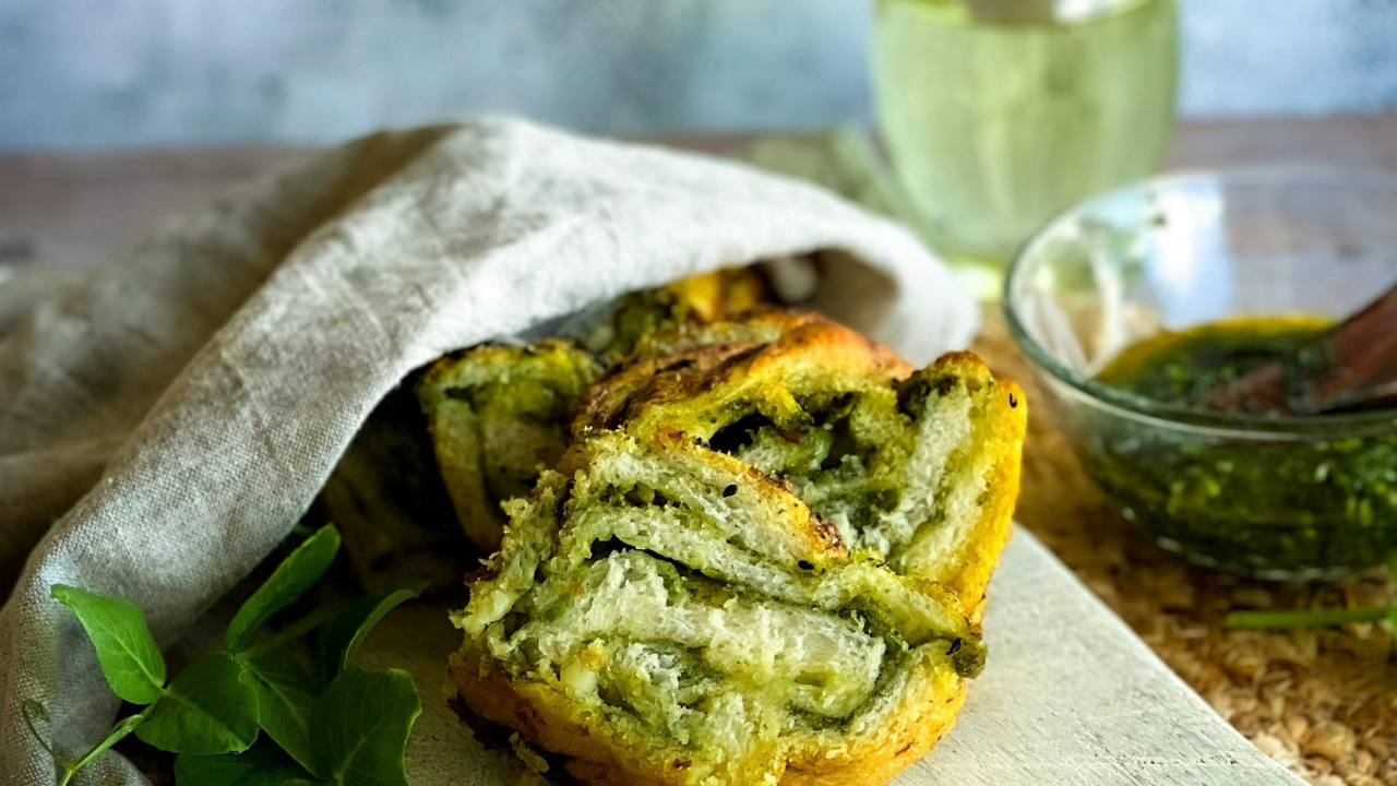 7. Pull-Apart Herb Bread