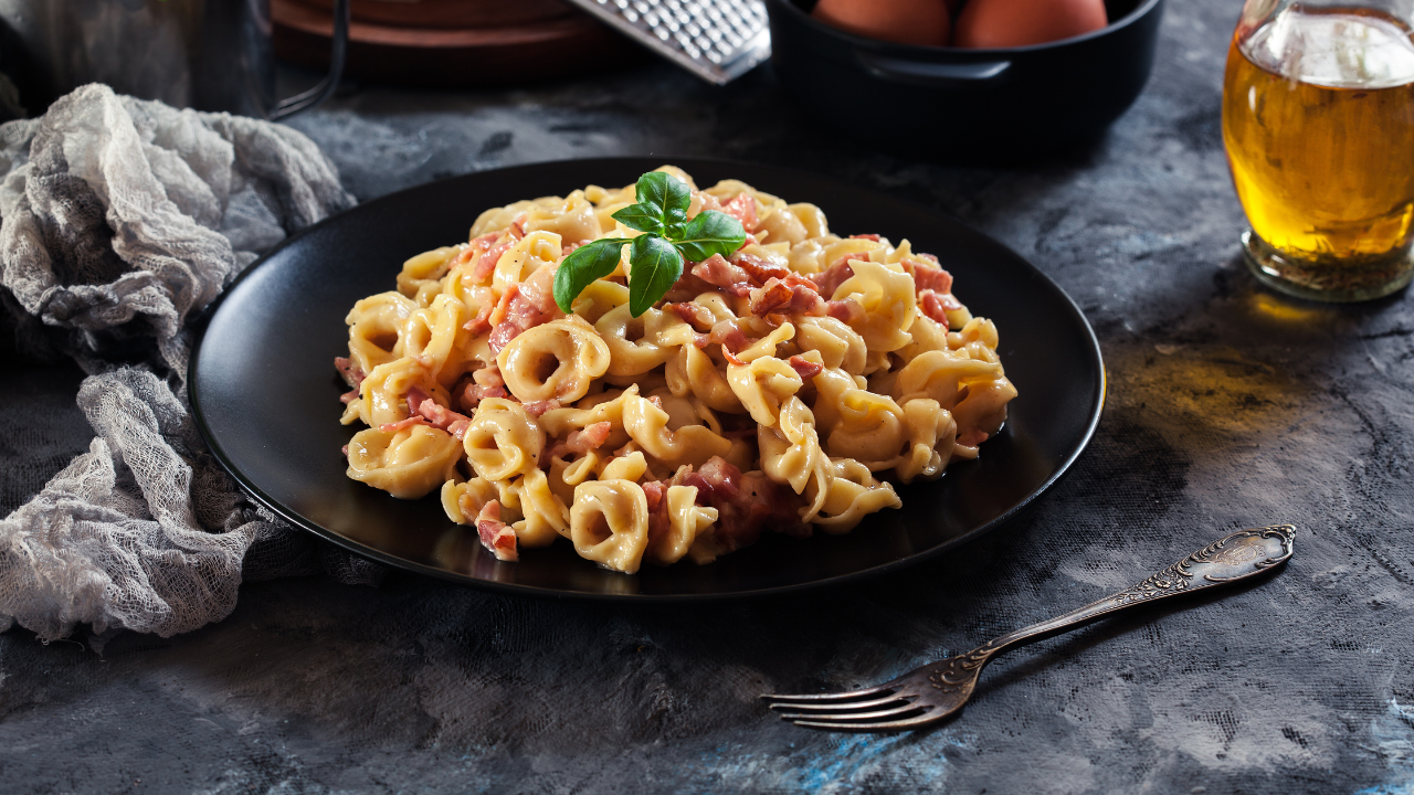 16. Tortellini carbonara