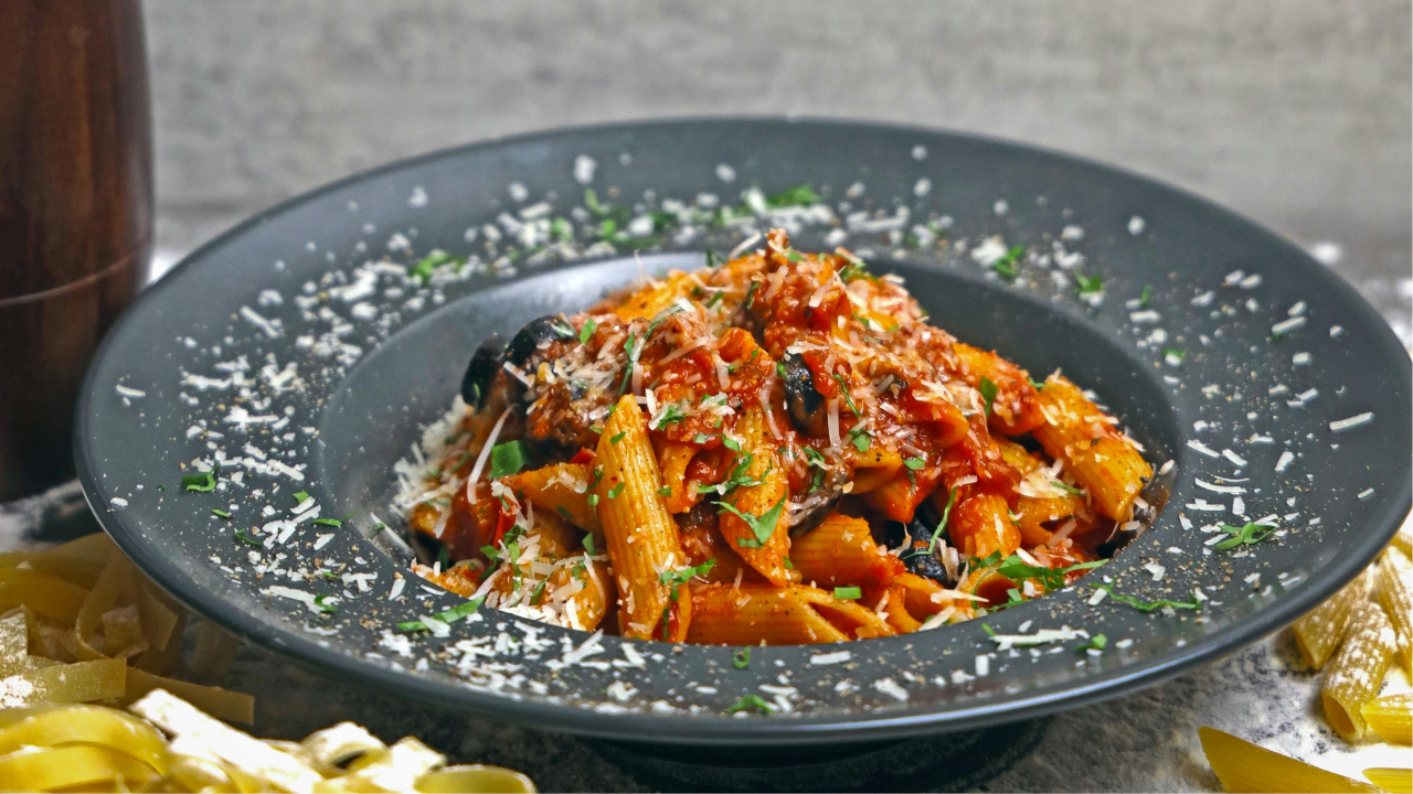10. Roasted Red Pepper, Spinach & Feta Penne Pasta